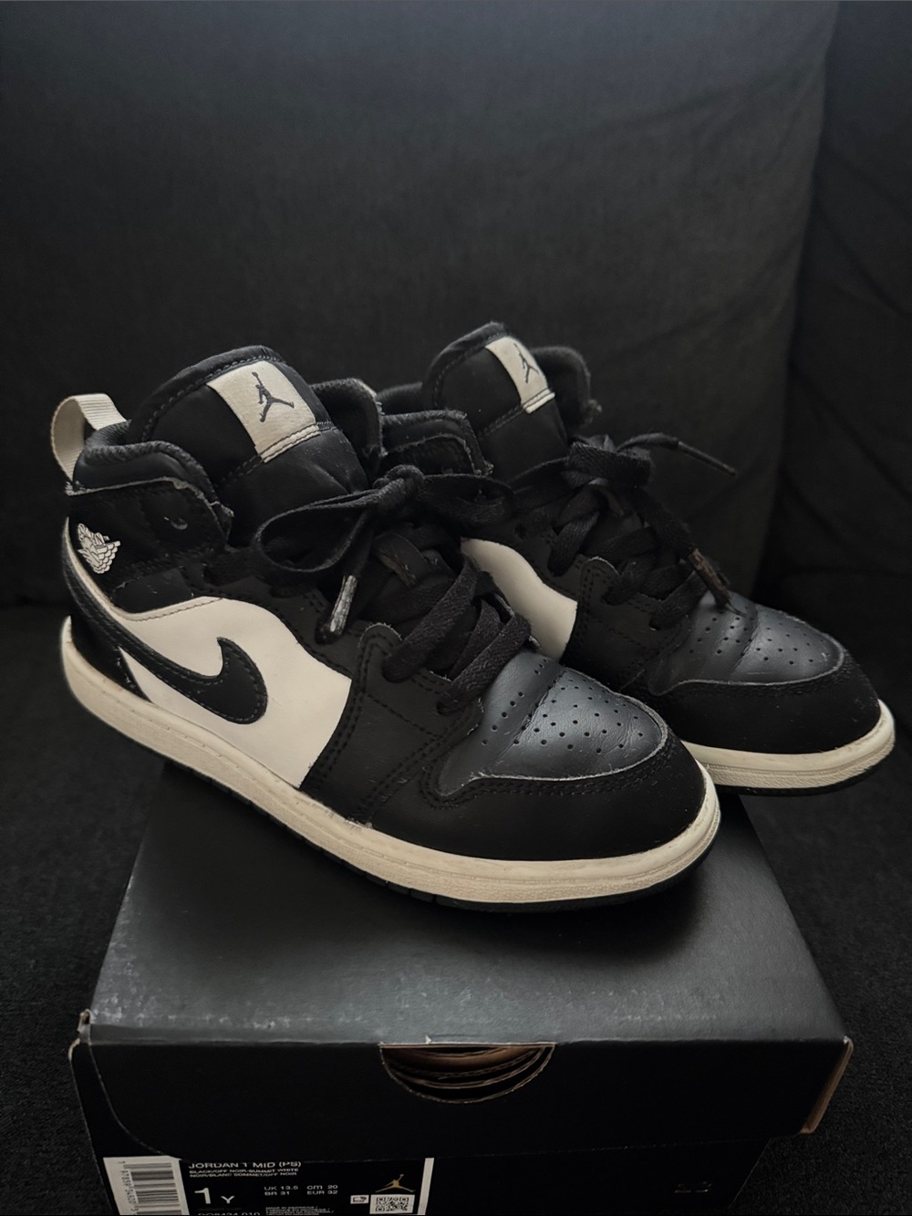 Jordan 1 Mid black & white